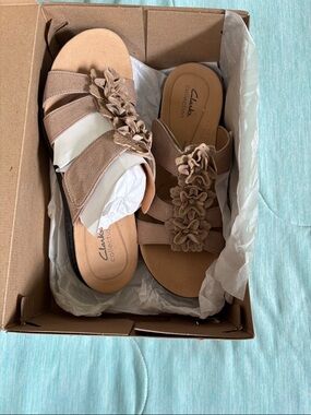 Clarks Women's Taupe Floral Slide Sandals
